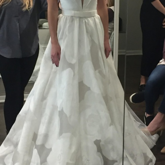 Valentini Spose Wedding Dress - New, Never Worn - Picture 2 of 8